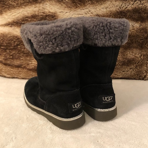 black ugg boots size 3